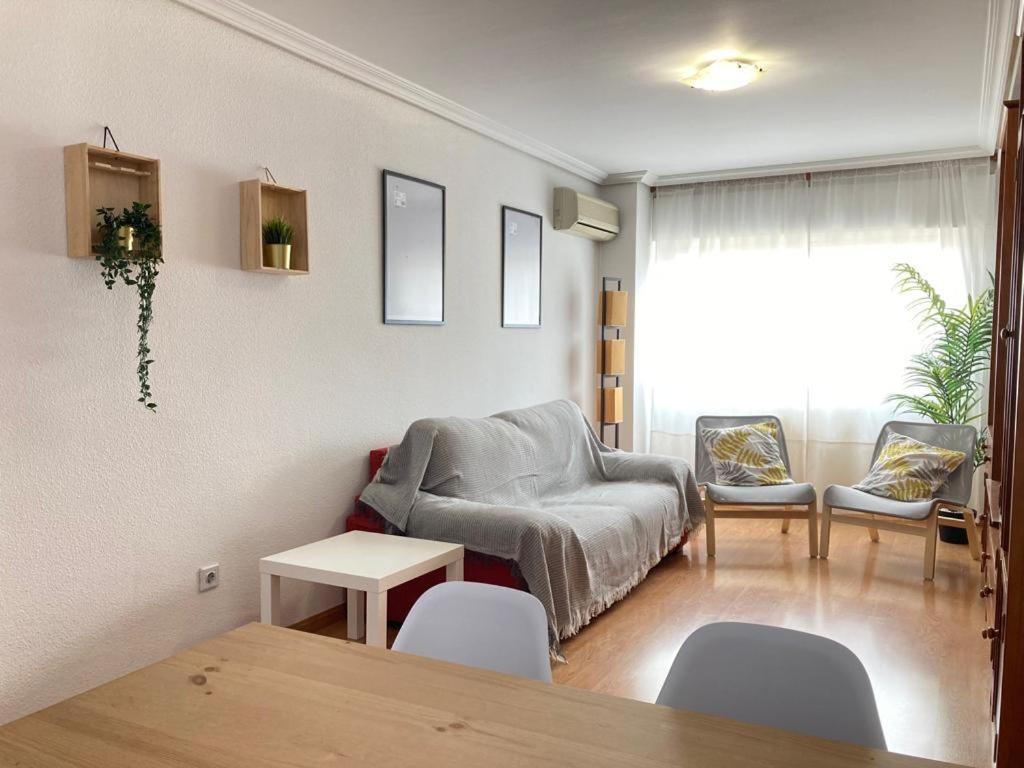 Apartamento Grande, 2 Dormitorios, Garaje Gratis Madrid Exterior photo